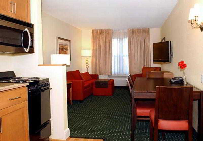 فندق أجنحة تاون بليس كانساس سيتي أوفرلاند بارك المظهر الخارجي الصورة